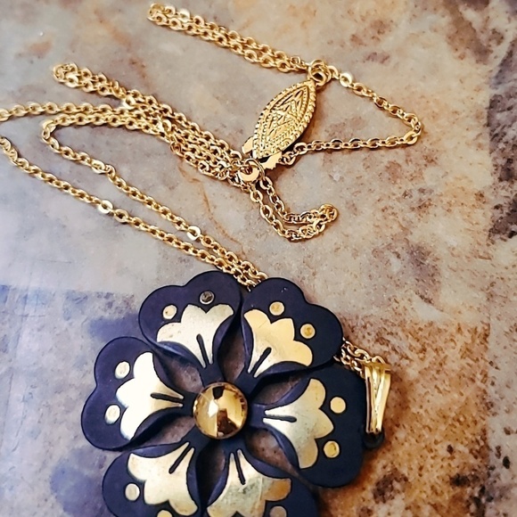 Black Flower Pendant Goldtone Fancy Chain Necklace🌴 - Picture 1 of 4